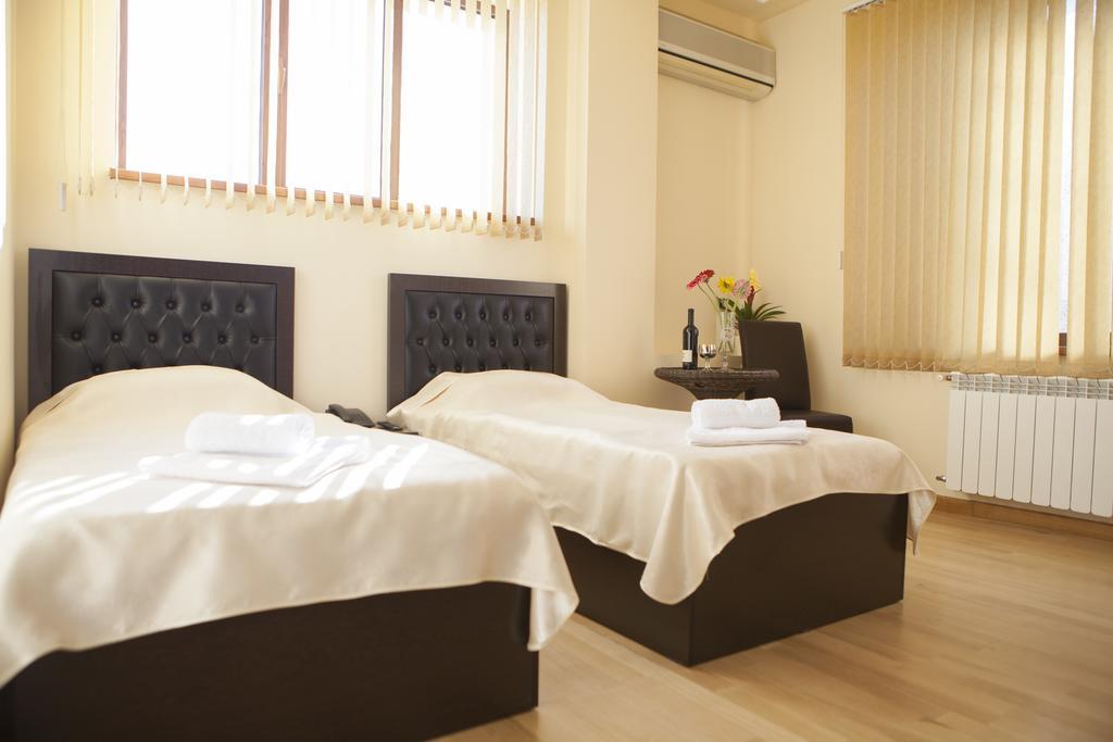 יירבאן Daniel Boutique Hotel מראה חיצוני תמונה