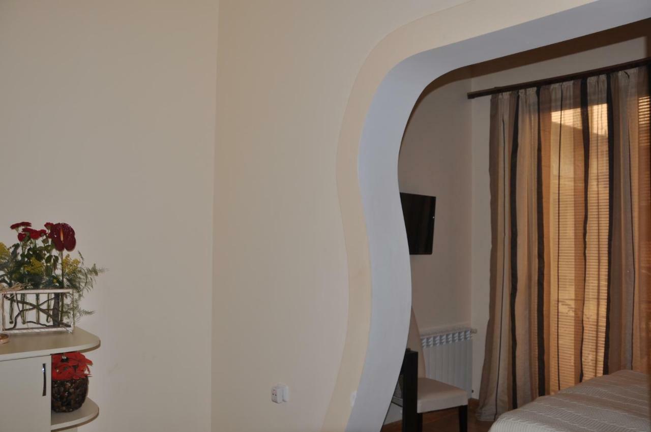 יירבאן Daniel Boutique Hotel מראה חיצוני תמונה